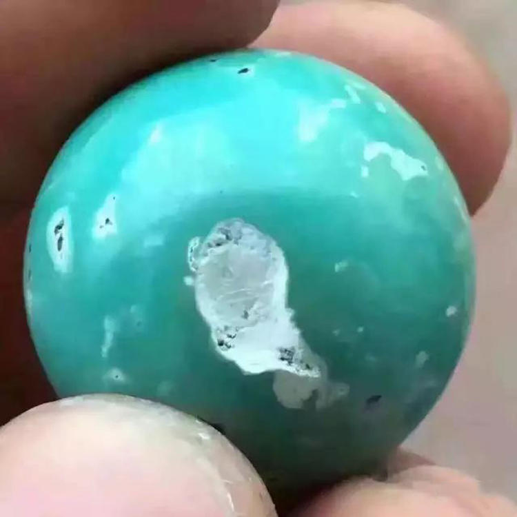 看不懂真假绿松石的千万别买,同样是无瑕疵的绿松石价格差距