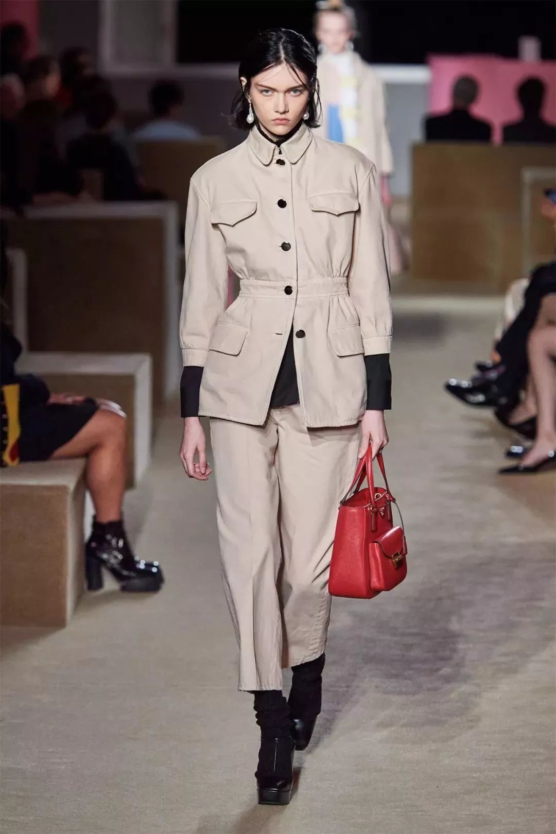 prada2019秋冬女装配色要点,prada2020早春度假系列