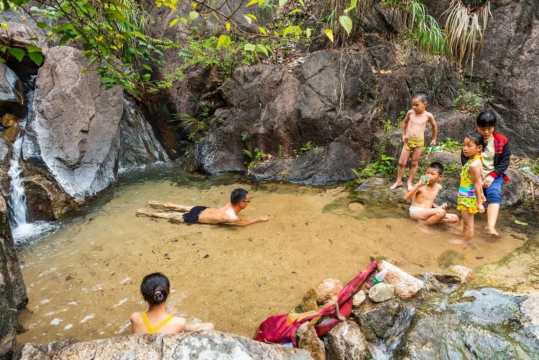 一次平常溯溪，竟意外发现广东最隐秘瀑布野温泉谷