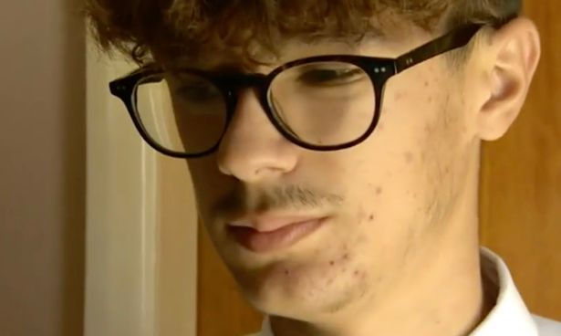 14岁英国男孩,英国14岁男生