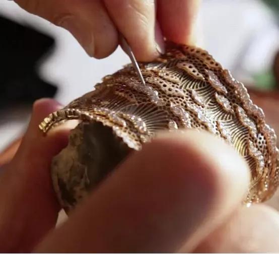 黄金买什么样子的保值,去金店买什么样的黄金比较保值