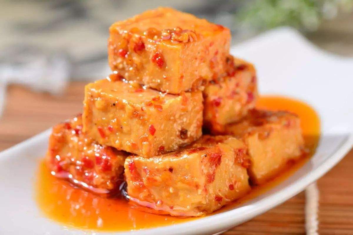 食物发霉后，没长霉的地方还能吃吗？医生直言：这几种食物放心吃