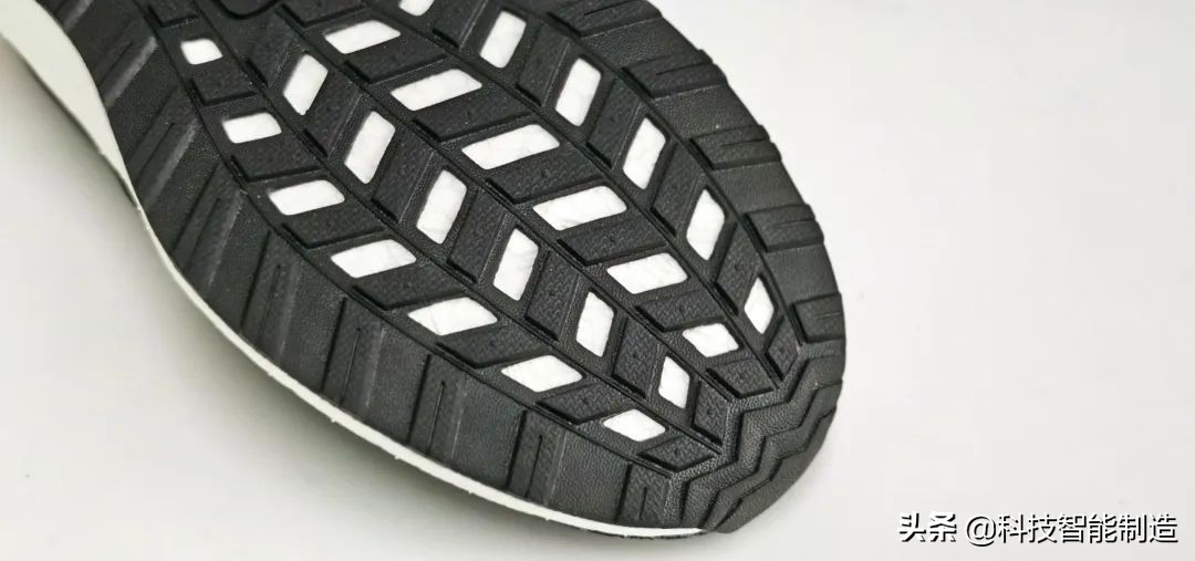 运动鞋防臭抗菌吸汗透气黑内里,阿迪户外防水鞋推荐