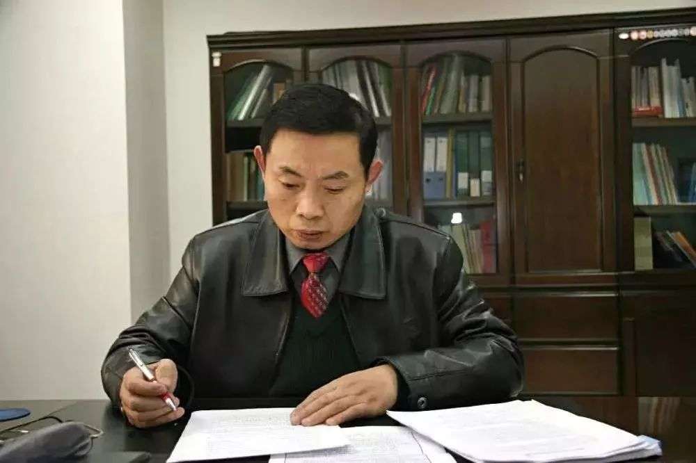 江苏穷小子，家里有7兄妹，没钱读书，他却成北斗卫星副总工程师