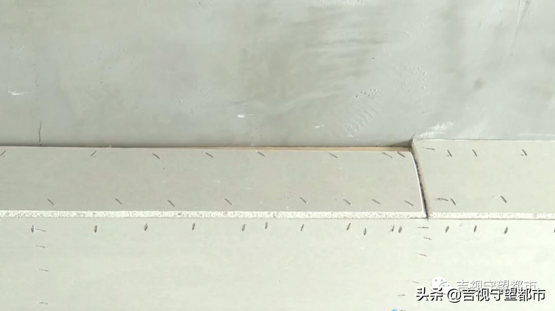 新房天花板高低不平国家标准,新房地面高低不平怎么办