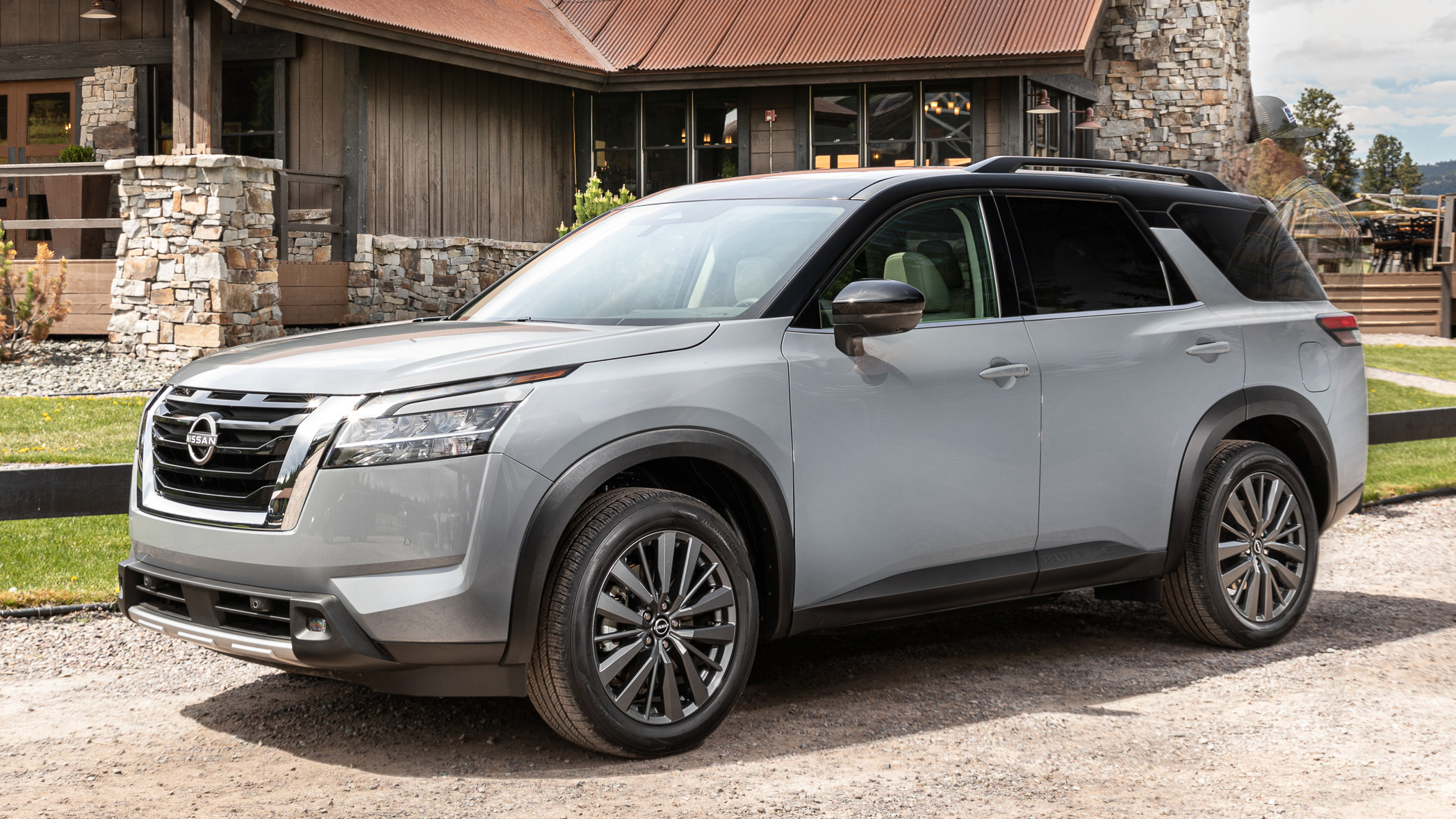 全新日产途乐有哪些亮点,丰田陆巡与日产途乐