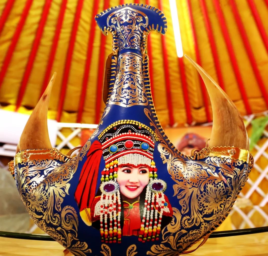 可以吃烧烤烤全羊的地方,有篝火烤全羊的地方