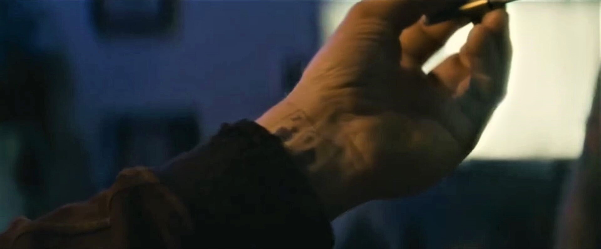 必看R级*片爽**：90分钟见证一个猫咪手镯引发的“*案惨**”