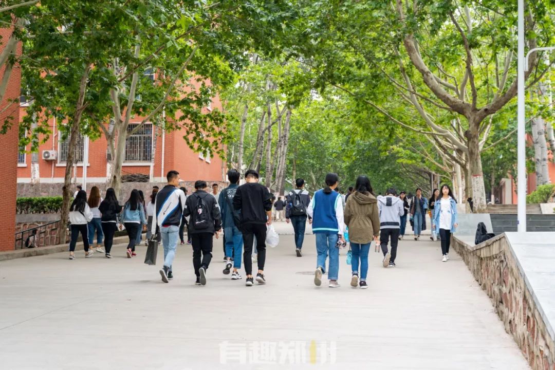 郑州宝藏小吃街推荐,龙湖镇宝相寺小吃街