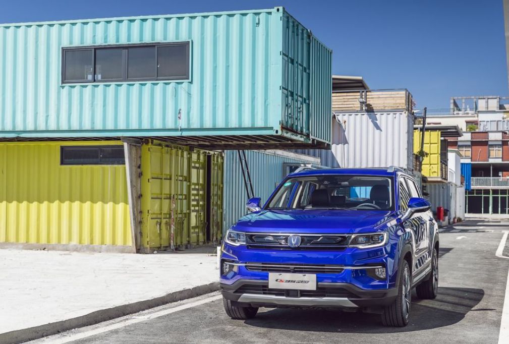 发动机水箱加水可以吗,发动机水箱加水的正确方法