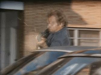 别看这枪叫“迷你”，实际很凶，FBI都吃了大亏8人被打的抬不起头