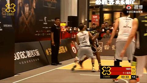 这么脏？扫堂腿+铁肘！曹芳队友与前*疆新**野球外援爆发冲突