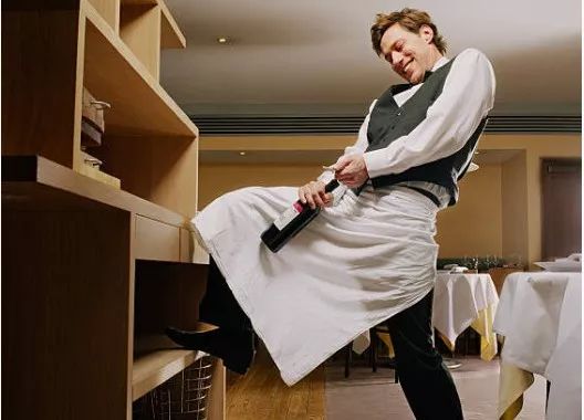 喝红酒醒酒好慢,春节一定用到的开红酒妙招