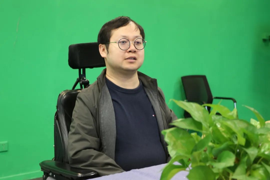 人民日报点赞袁隆平,人民日报点赞脑瘫少年