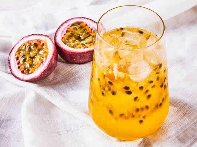 百香果到底应该怎么吃,百香果湿皮能直接泡水喝吗