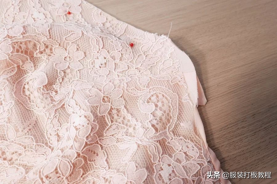 蕾丝连衣裙制作工艺,挂里子蕾丝连衣裙的缝制