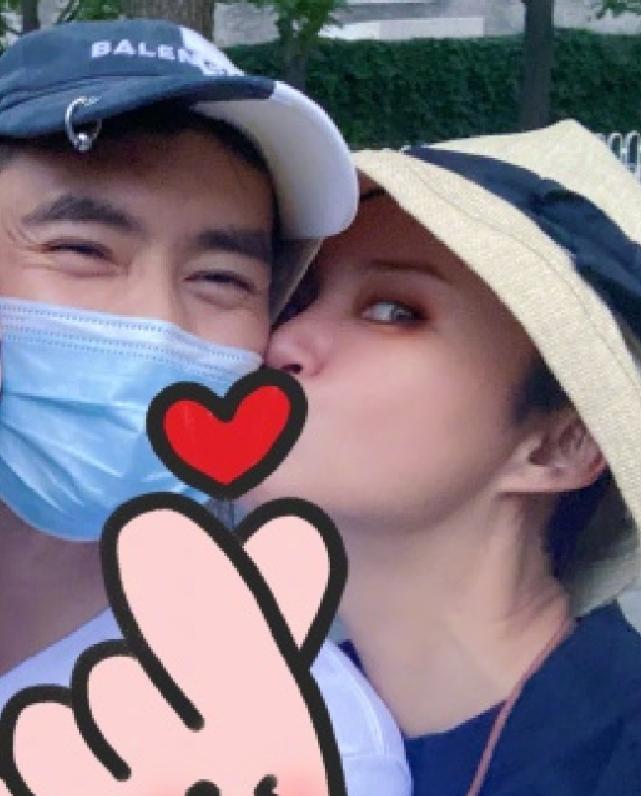 张歆艺晒一家三口照,张歆艺袁弘私照曝光