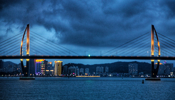珠澳海湾夜游，看遍左手澳门右手珠海的繁华