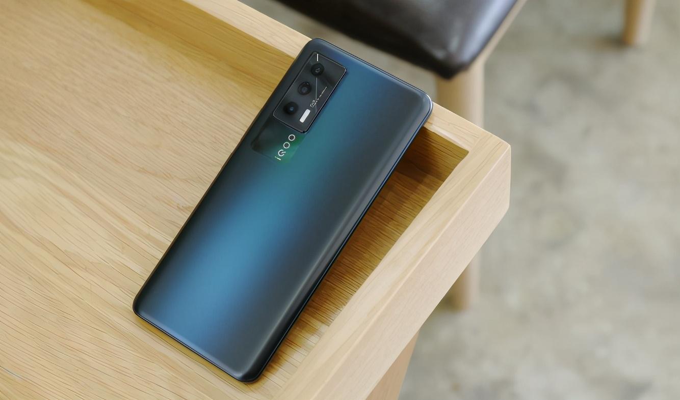 8月份最值得入手的手机是哪一款,现在最不值得入手的四部手机