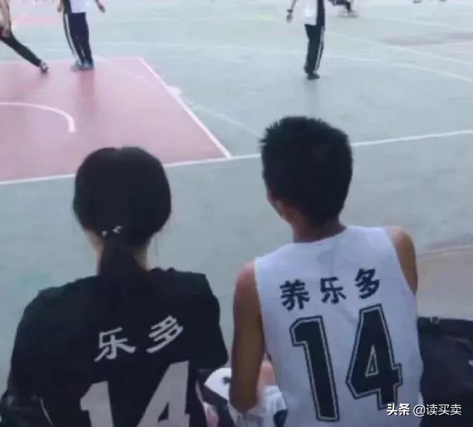 怎么判断男生直不直男,如何判断一个男生直不直