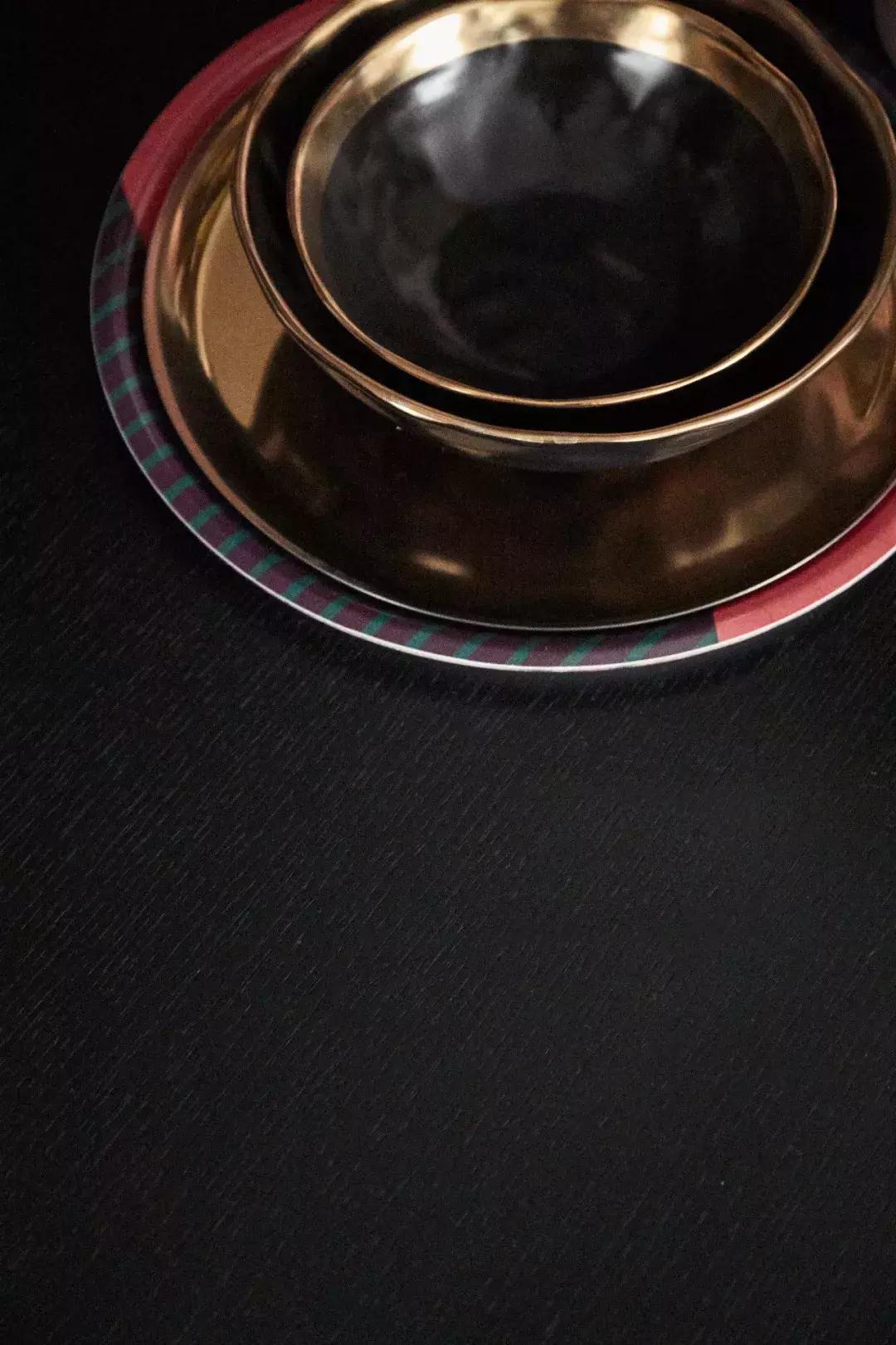 烟粉色的高级灰 (高级感十足的灰粉色)