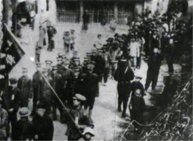 1951年苏州一位木材商被公安逮捕，两个月后被判死刑，他是谁