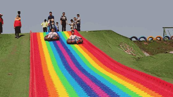 水上乐园超级大喇叭体验,挑战十大世界上最大的水上乐园