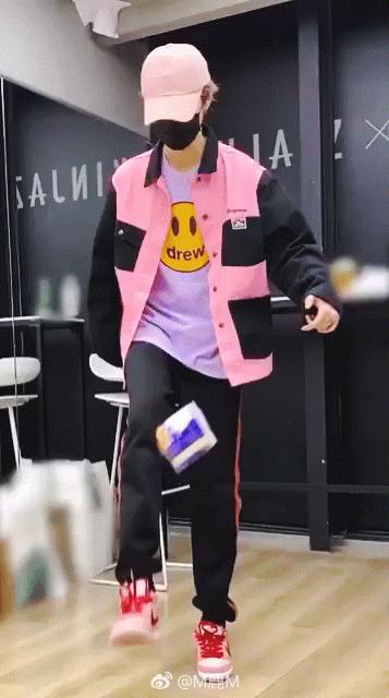 鹿晗和贝克汉姆图,鹿晗大小脸