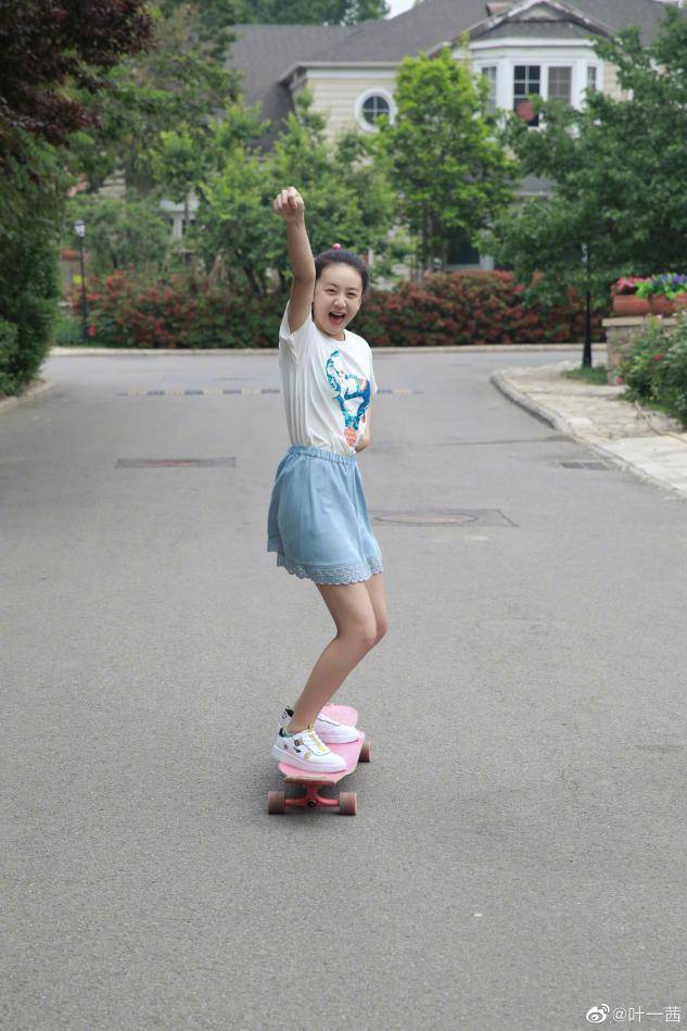 森碟近照蜕变成美少女,森碟最近出镜照