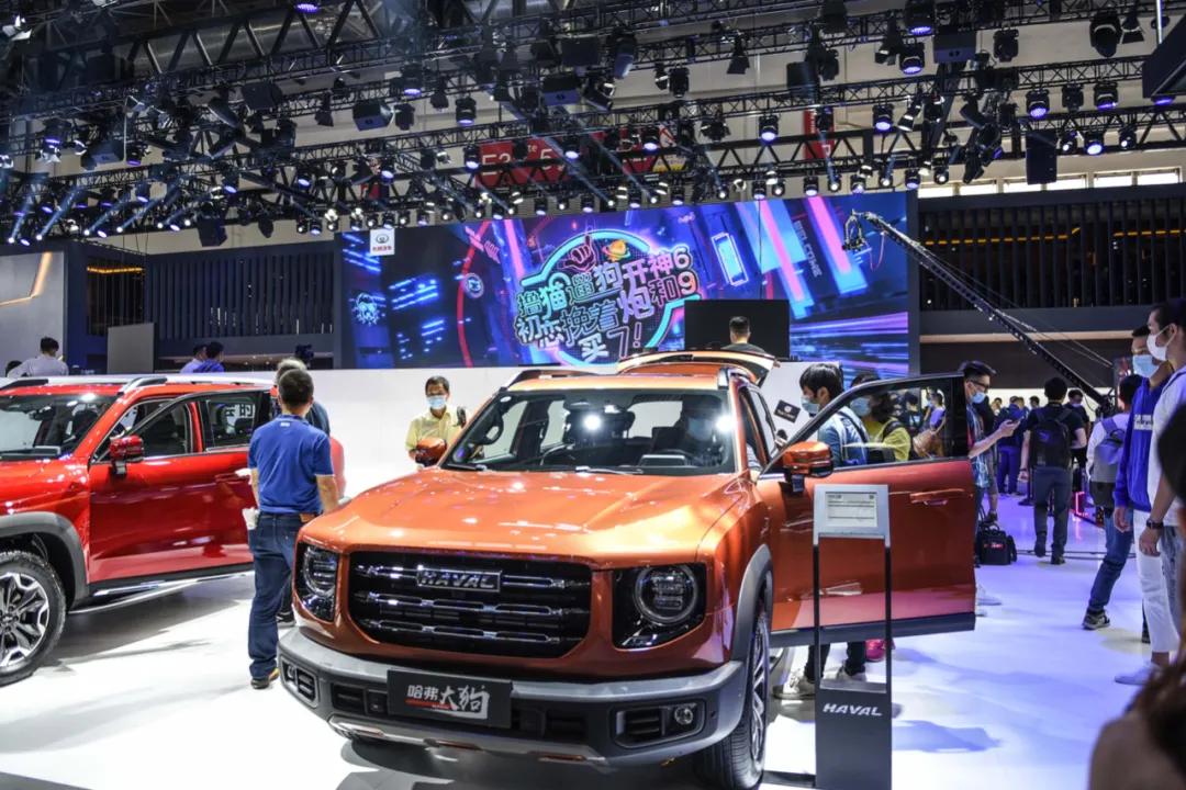 国产家轿不将就，现场堪比迪士尼，北京车展除了新车还看些啥？