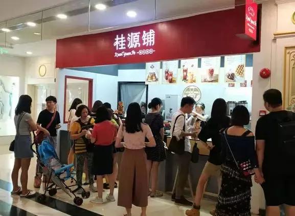 靠杯子创新，6平小店月营收50万，7年开出200家直营店