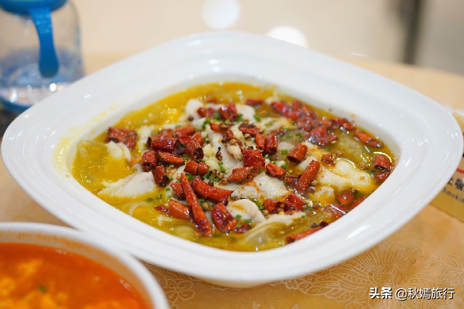 常熟网红枫林秋意盎然，游客络绎不绝，百年老店五道菜肴165元