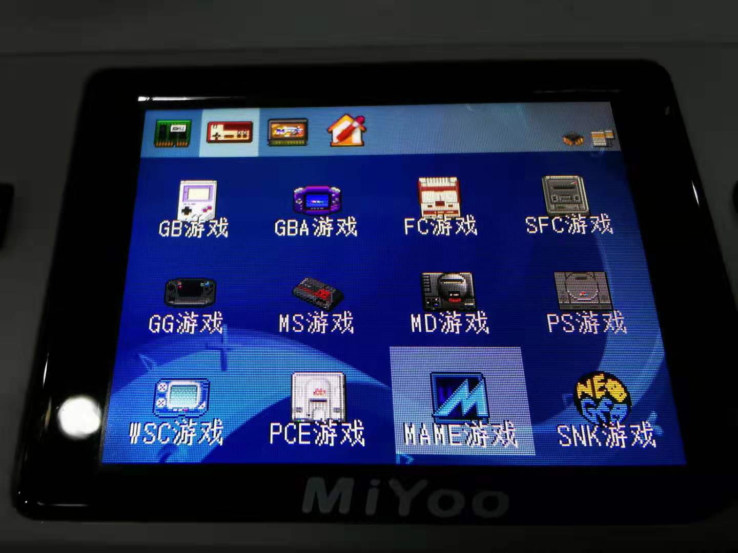 美队和黑寡妇私下玩啥……MIYOO横版迷你怀旧掌机开箱详评