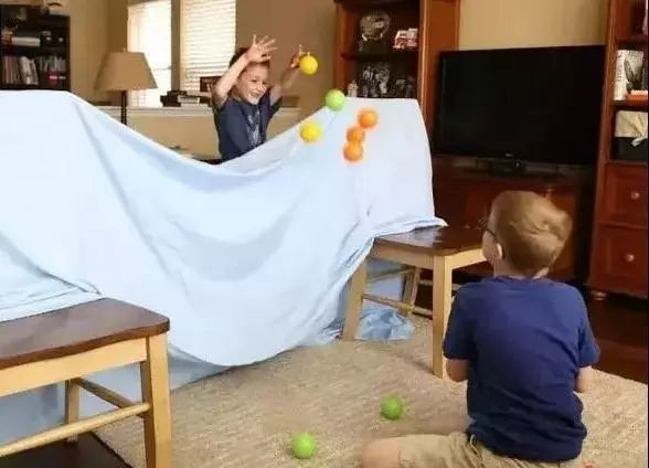 九个月亲子互动小游戏锻炼大脑,不出门在家玩的亲子小游戏