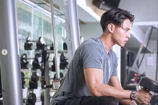 贝克汉姆同款发泥,用发泥做贝克汉姆发型