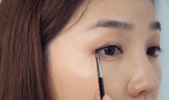 一套眼影刷可以用不同的眼影盘吗,新手眼影化妆入门买什么样的眼影