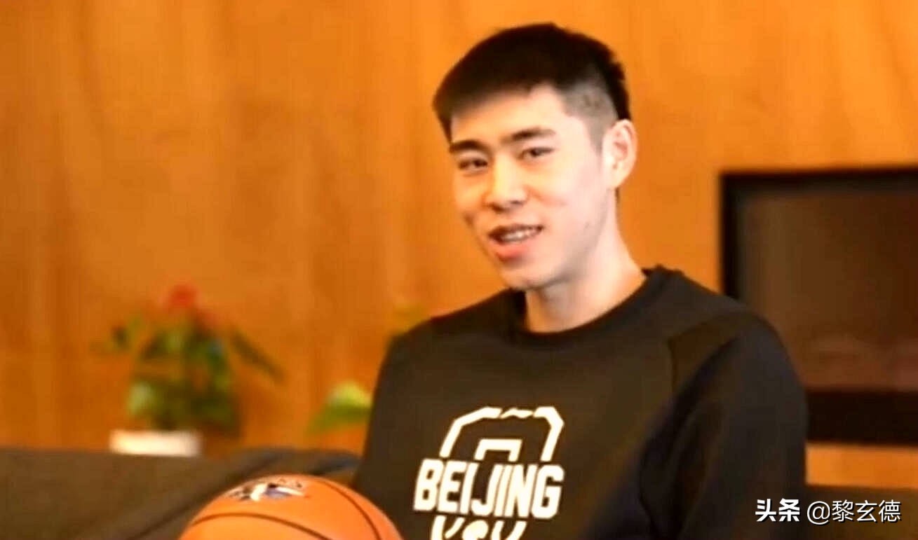 昔日徐州城市骄傲，效力首钢11年，前国青锋线被买断合同成自由身