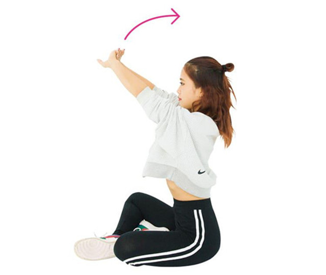 日本美女太厉害,教你不用器具在家练习,肌肉锻炼和排毒运动!