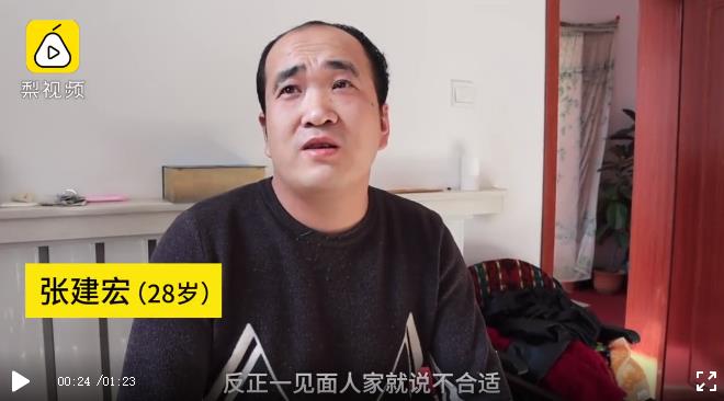 亲，建议你这边把“定制假发”戴上，不然脱单有点难