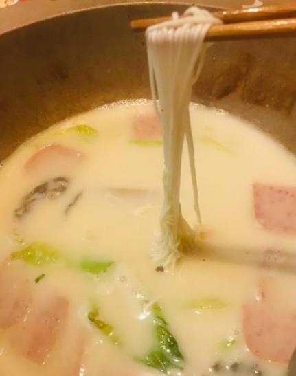 云南特色的蒸汽石锅鱼味道真不错,好吃的云南蒸汽石锅鱼