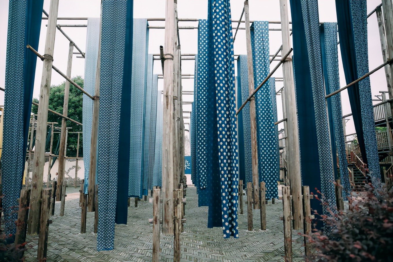 浙江乌镇草木本色染坊解说,乌镇西栅景区草木本色染坊