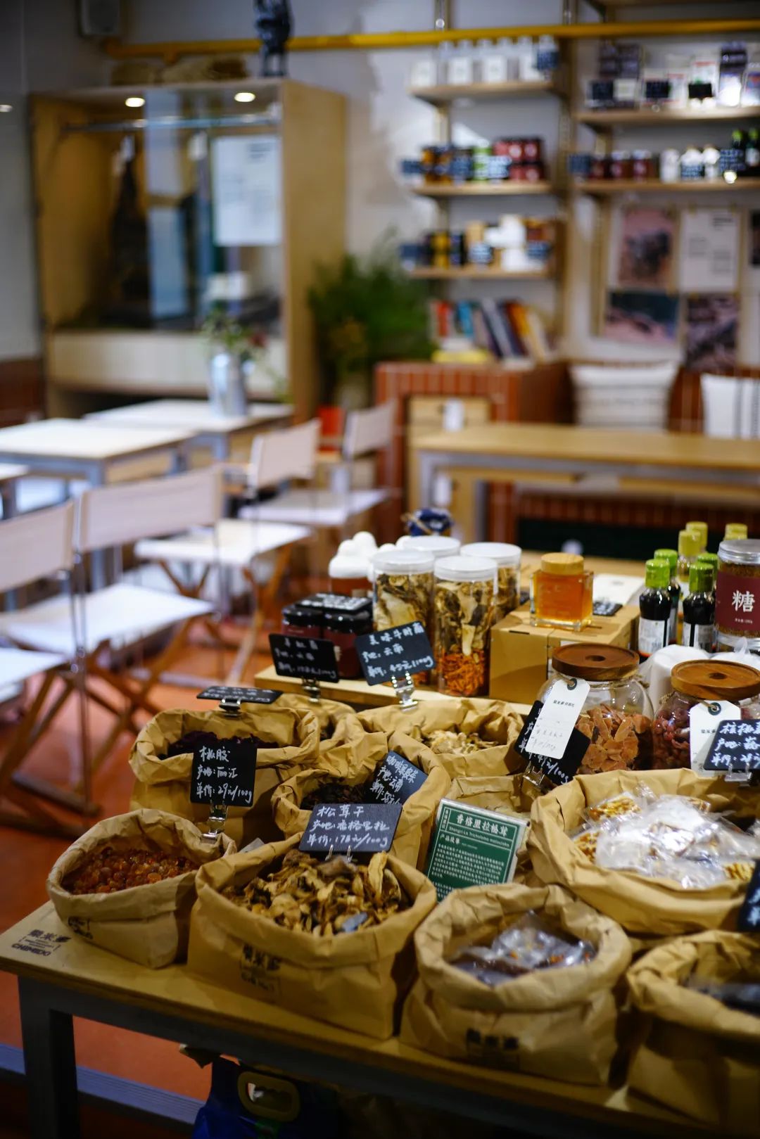 这条街，可能是全上海最时髦又接地气的