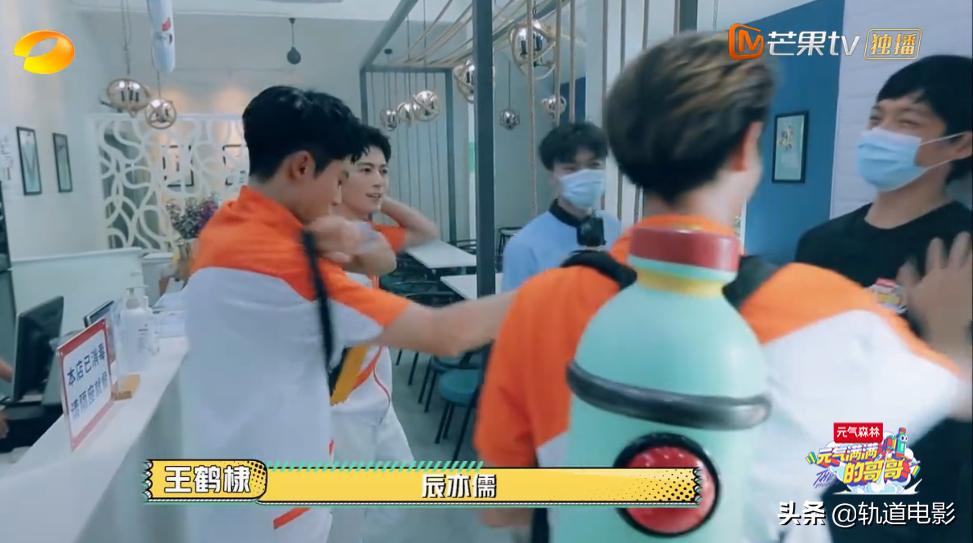 元气满满的哥哥杨洋踢球,元气满满的哥哥杨洋猜谜名场面