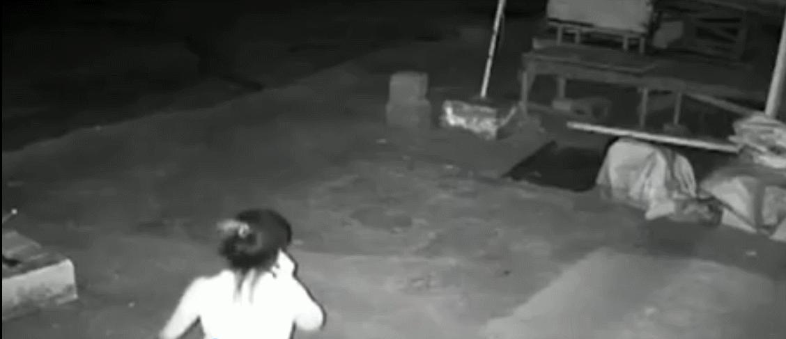 夜色狂魔，女孩子要懂得保护自己，时刻警惕独自在外一定要当心