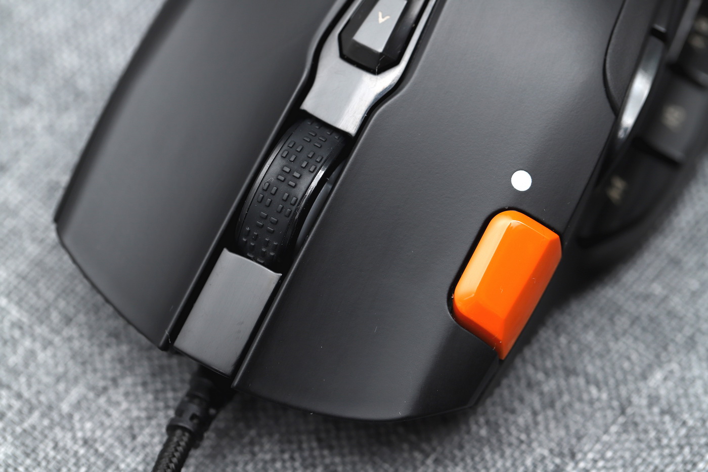 硬核工艺65g不打孔轻量化游戏鼠标,测评吃鸡单手键盘鼠标推荐