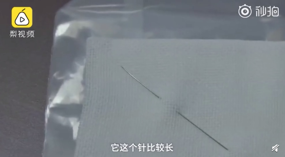 男孩写作业为提神,12岁男孩为写作业提神