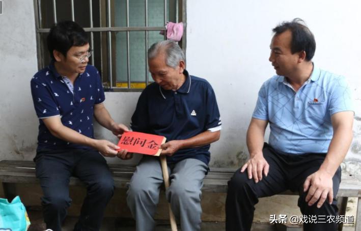 现在村干部一年领多少个月工资,农村干部每月能领多少工资