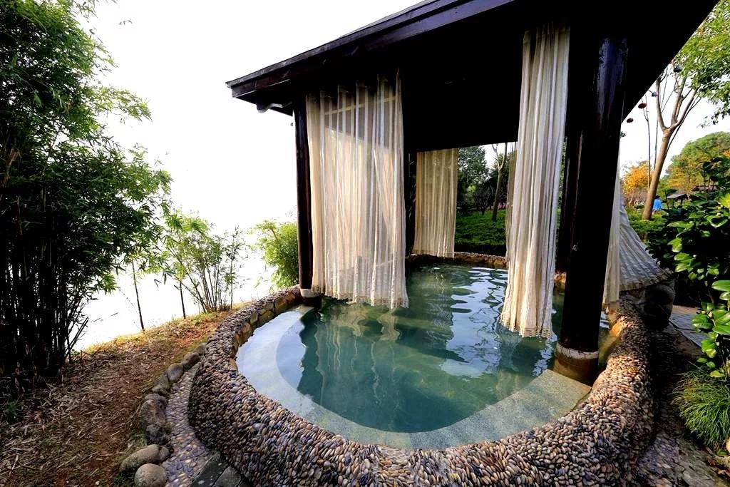 咸宁9月份适合去泡温泉么,泡温泉的旅游地方