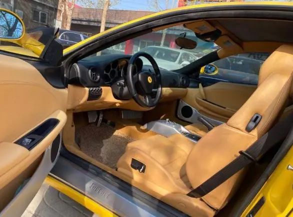 小伙50万买辆二手法拉利360，2005年上牌，3.6L引擎声浪依旧浑厚