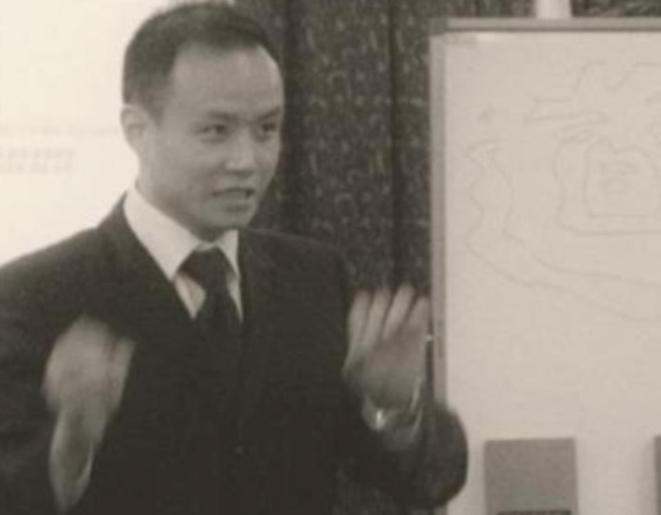 乐嘉一个人的性格是与生俱来的,乐嘉一切的改变都是身不由己